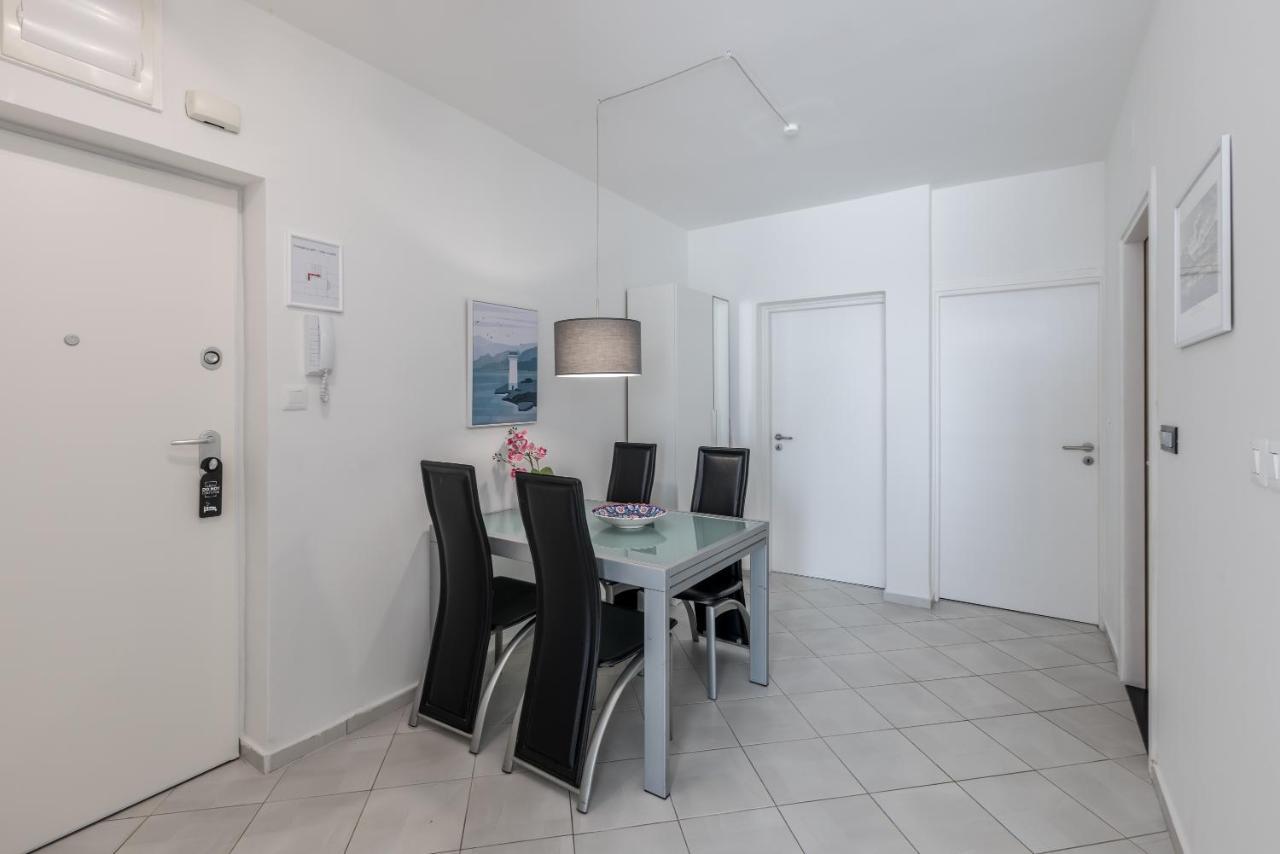 Sundowners Apartment, 52Qm, Double & Single Bed, 10 Min From Old Town Of Split Buitenkant foto